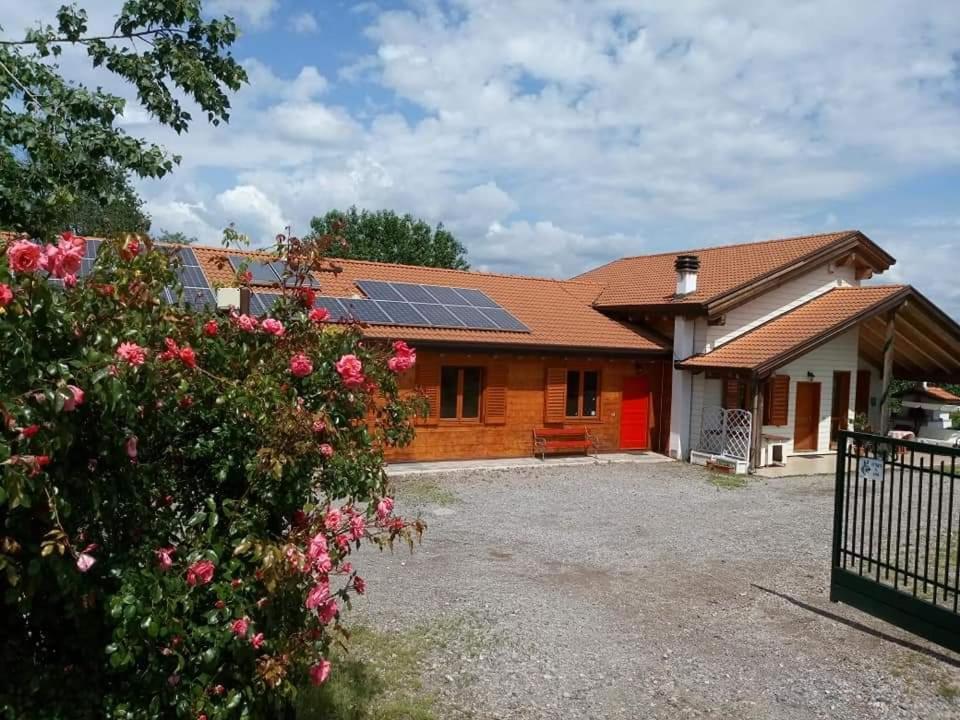 Вілла Agriturismo Bio Apipoli Montano Lucino Екстер'єр фото